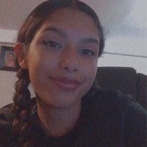 Meet your Posher, Daniela